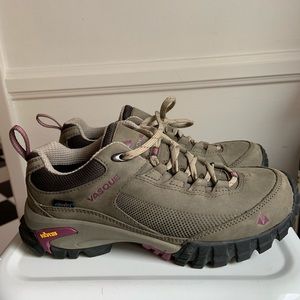 Vasque hiking low top shoe